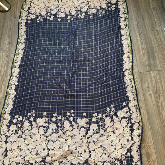 Elegant Blue and Cream Floral Scarf - Picture 3 of 7